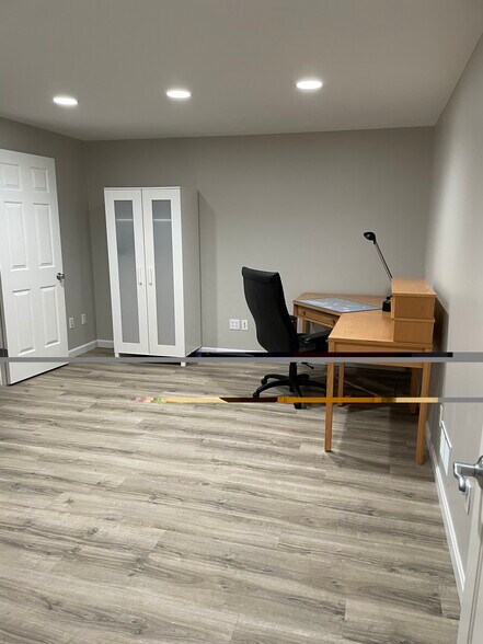 Office - 868 Ledgewood Dr