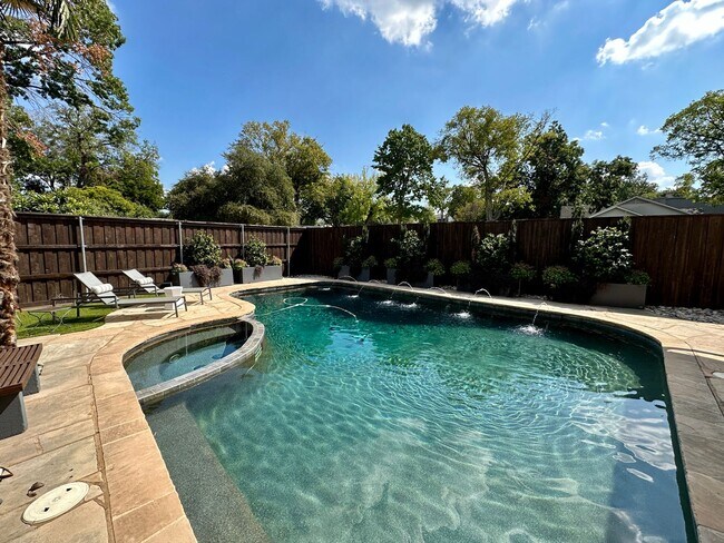 Building Photo - Wonderful newly updated home for rent in t...