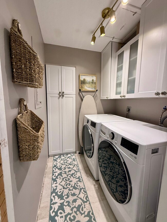 Building Photo - 14415 SW 142nd Ct