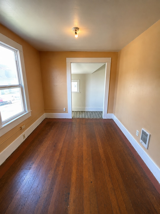 Building Photo - 220 D