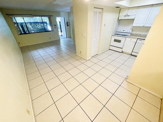 Building Photo - 3096 Collin Dr