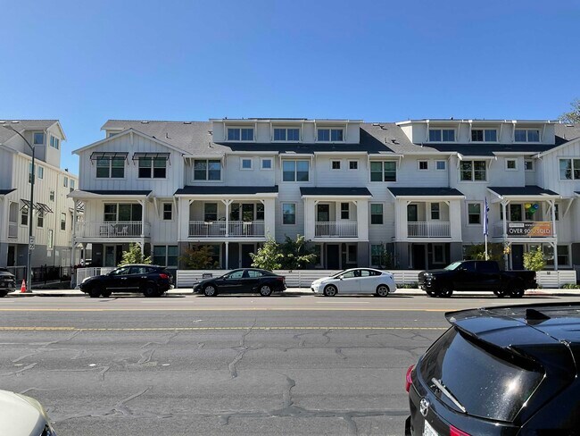Building Photo - 2753 Oak Rd