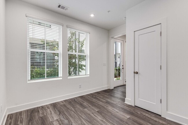 Building Photo - 1815 Gotham Ln NE