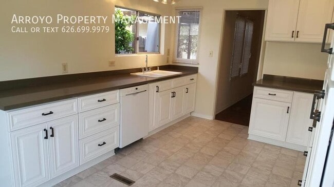 Building Photo - 1757 Paloma