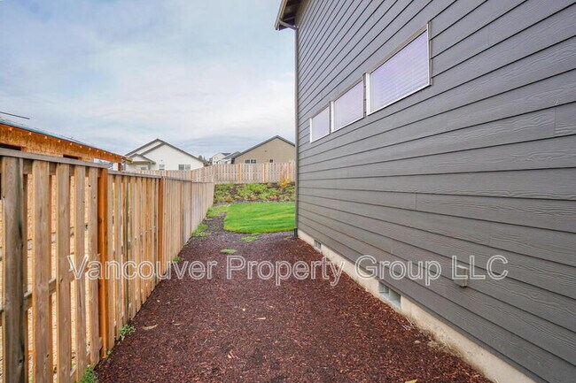 Building Photo - 2217 E Juniper Cir