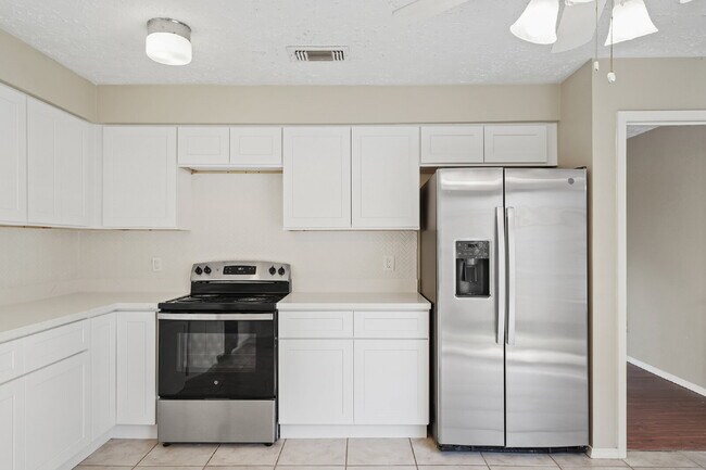 Building Photo - 16107 Grassy Creek Dr