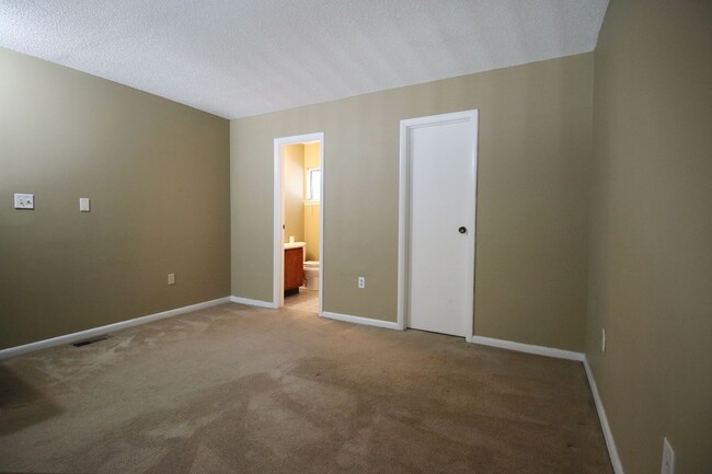 Building Photo - 1 Bedroom, 1.5 Bathroom at Timberlake Cond...