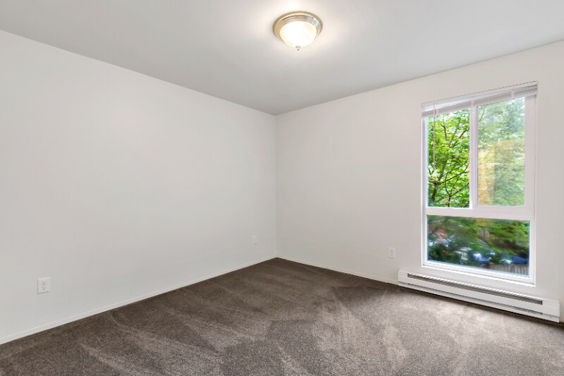 Building Photo - 12520 Roosevelt Way NE