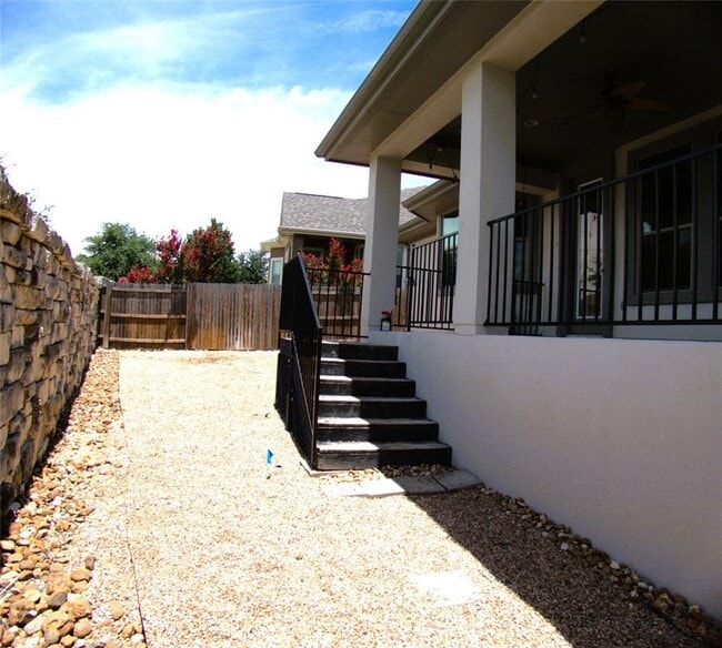 Building Photo - 14400 Senia Bend