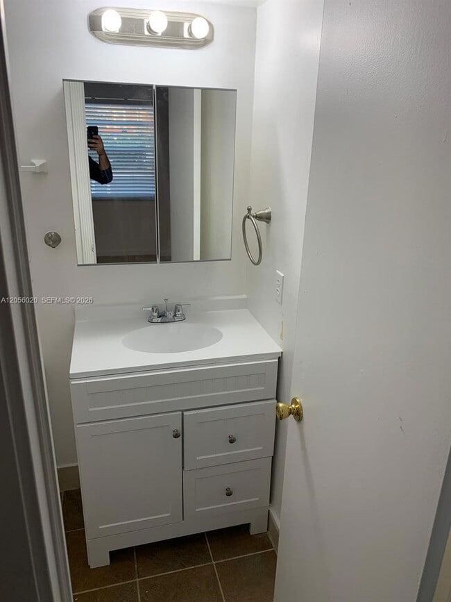 Building Photo - 3212 Coral Ridge Dr