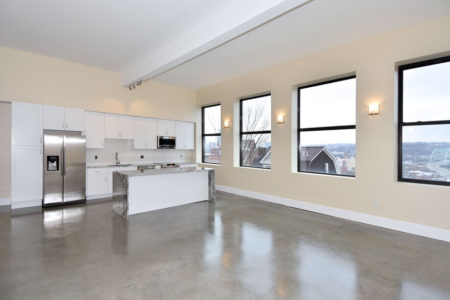 View from downtown to Oakland - 2301 Mission St