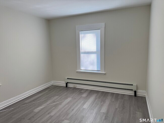 Building Photo - 393 Newhall St