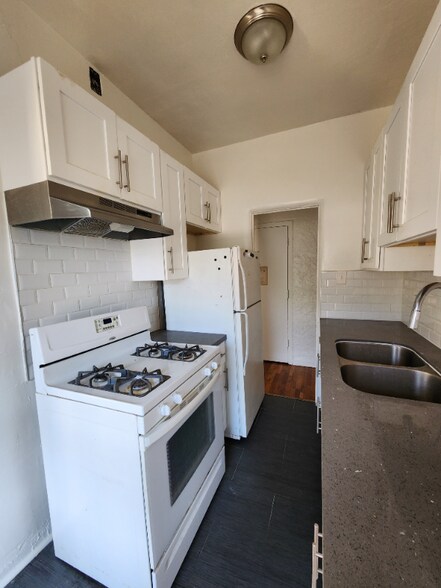 Building Photo - 1845 N Gramercy Pl