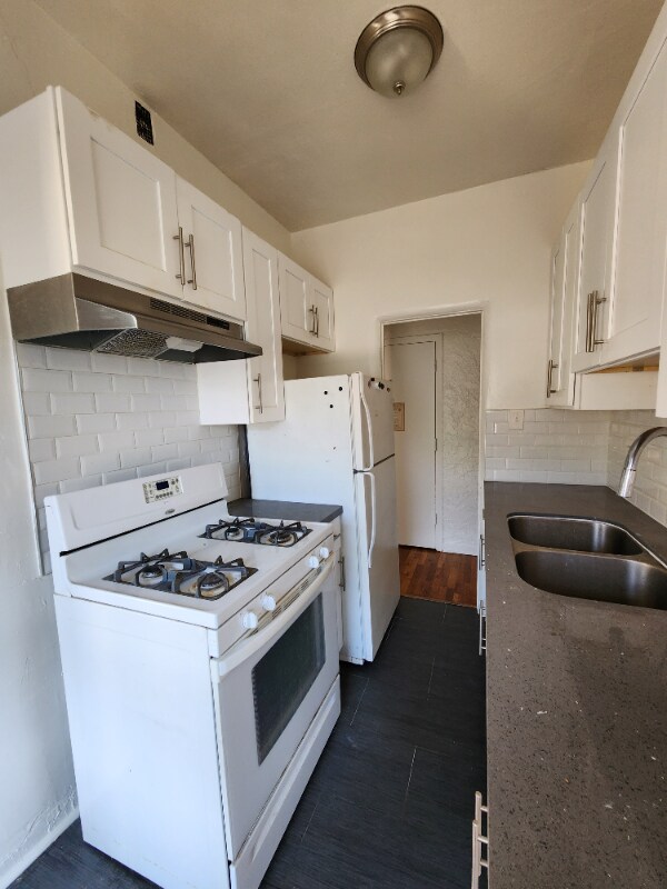 Building Photo - 1845 N Gramercy Pl