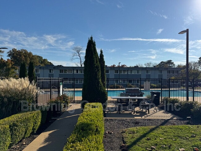 Building Photo - 1900 Richard Jones Rd