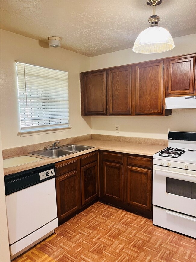 Building Photo - 16633 Gold Ridge Ln