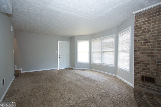 Building Photo - 2139 Golfview Dr SE