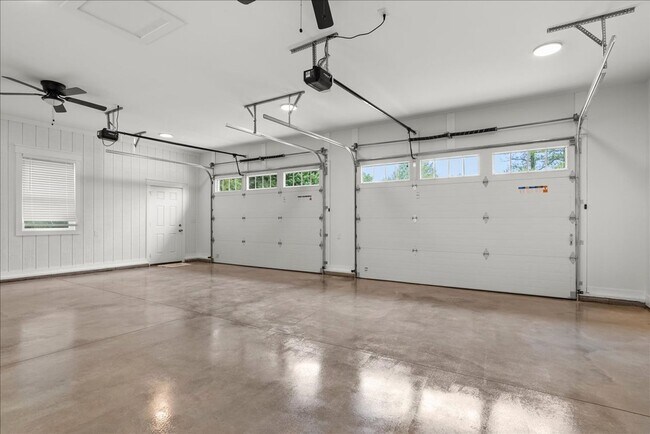 Building Photo - 246 Magnolia Dr