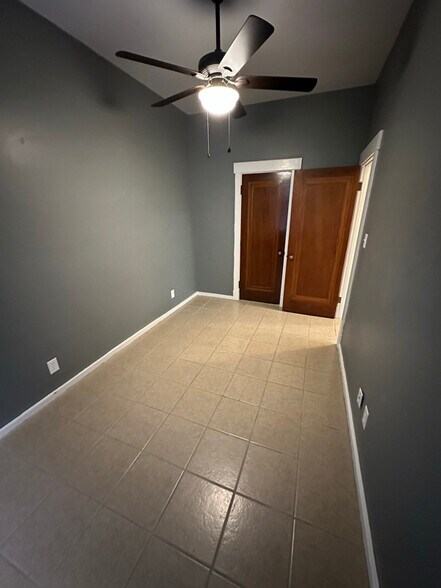 Building Photo - 2411 Vine St