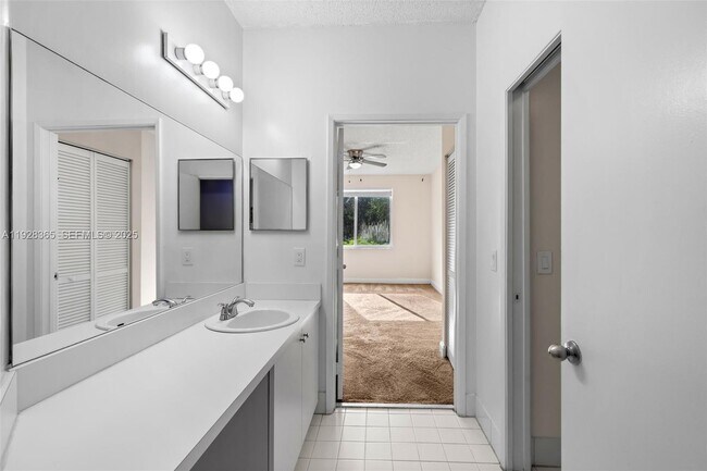 Building Photo - 6976 SW 39th St