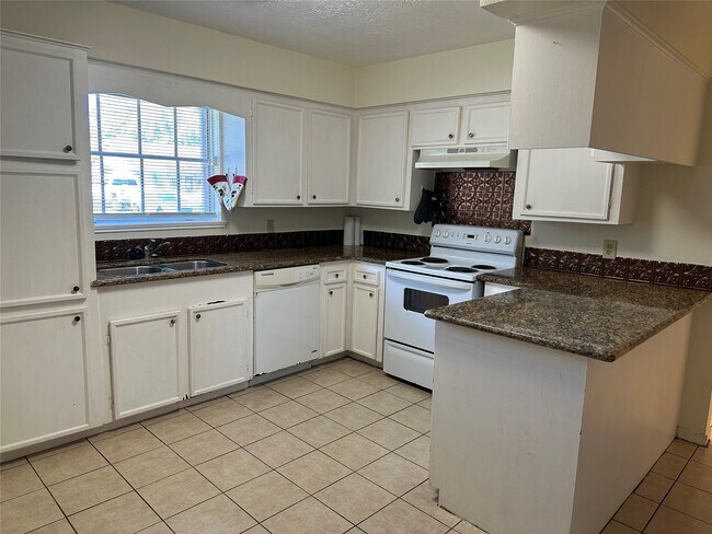 Building Photo - 1101 Ellen Dr