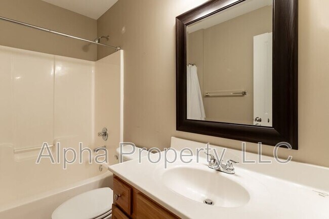 Building Photo - 302 Shallow Dr