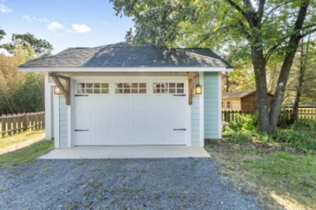 Building Photo - 155 Piney Ln