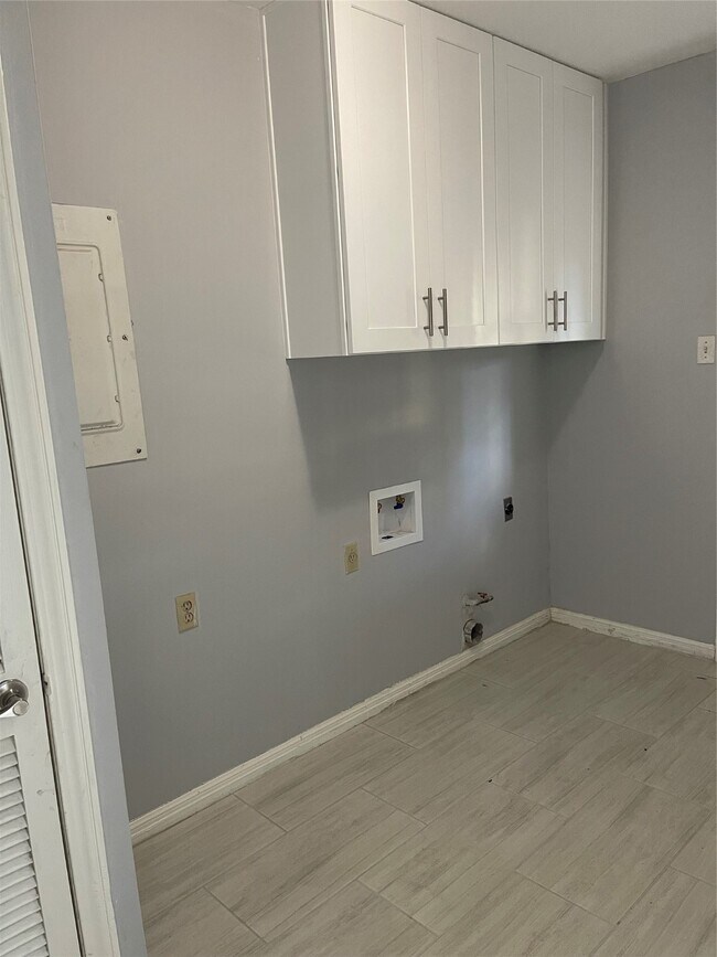 Building Photo - 7815 Small Leaf Cir