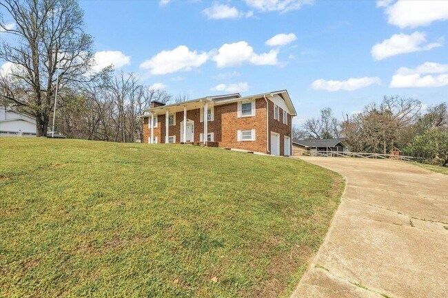 Building Photo - 9121 Potomac Dr