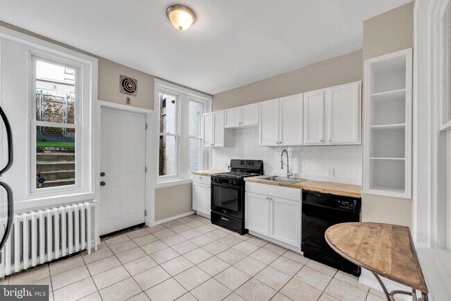 Building Photo - 4413 Baker St