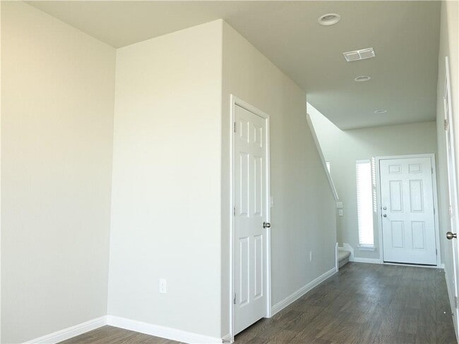 Building Photo - 10205 Forest Grove Dr