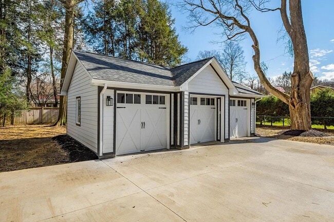 Building Photo - 5 Bed 5 Bath Single Family Home in Edgeworth