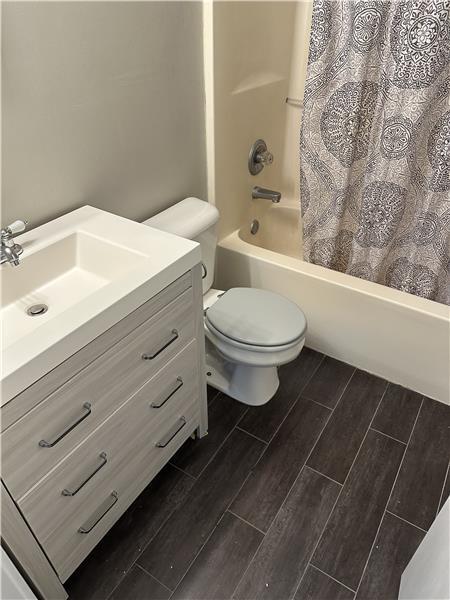 Building Photo - 2633 Burdsall Dr