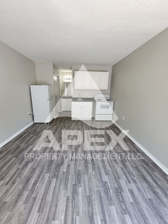 Building Photo - Recently Renovated - Alcoa Studio Apartmen...