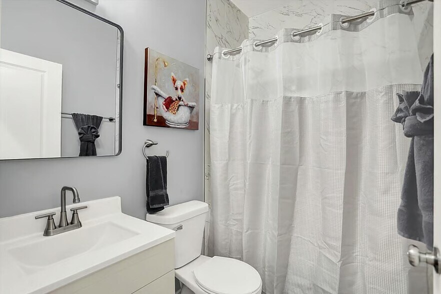 Building Photo - 1137 W 21st St