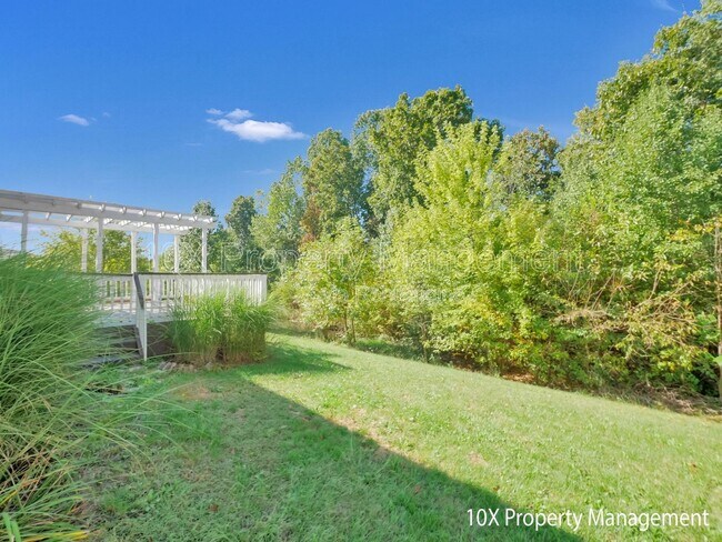 Building Photo - 49 Knights Bridge Dr W