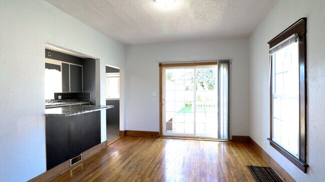 Building Photo - 3 Bedroom House