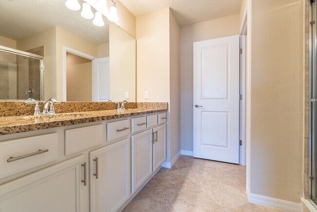 Building Photo - Beautiful Energy Efficient 3/2.5 Townhome ...