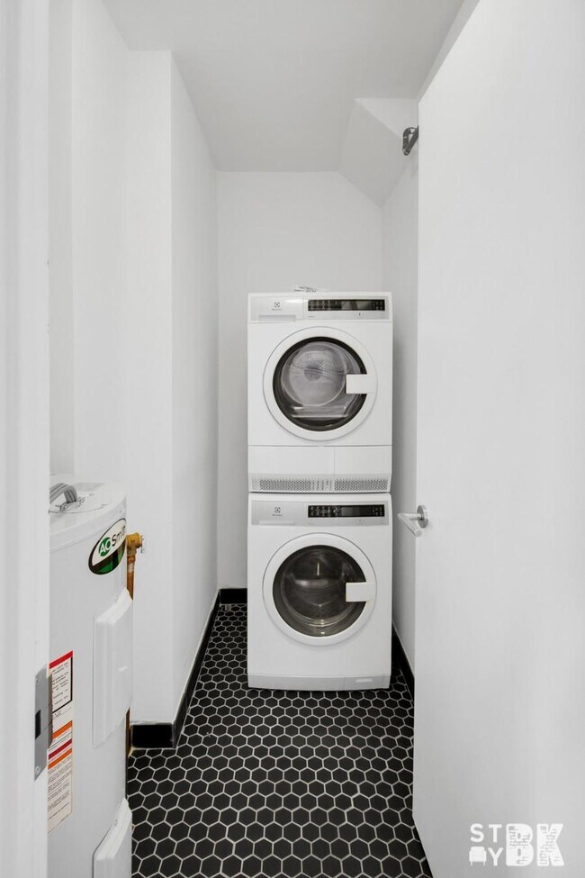 Building Photo - 1 bedroom in BROOKLYNBrooklyn NY 11238