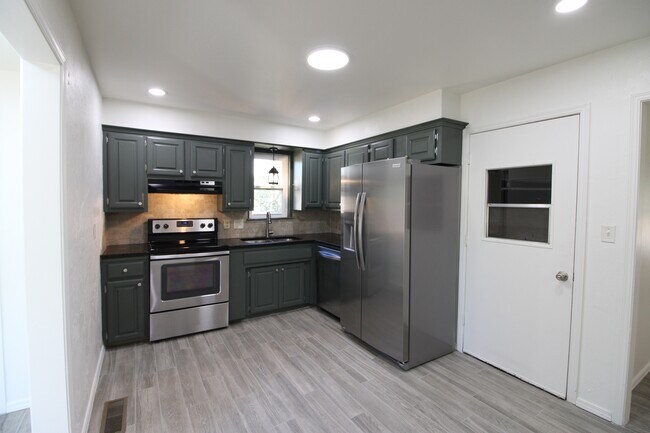 Building Photo - 59 Shirley Ln