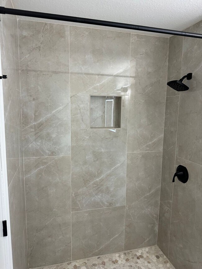 Building Photo - SEASONAL RENTAL - Downtown Sarasota Renova...