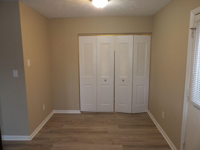 Building Photo - 115 Potomac Ct