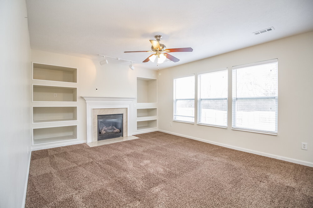 Building Photo - 4565 Hawthorn Dr