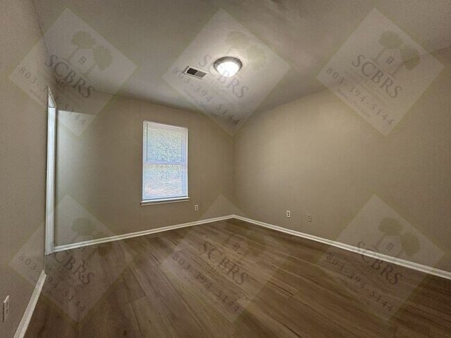 Building Photo - 10 Silver Oak Cir