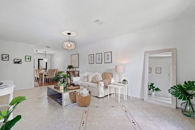 Building Photo - 1367 Riverside Cir