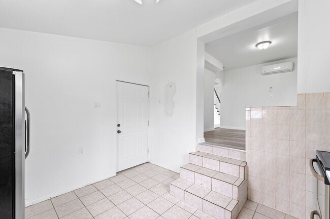 Building Photo - 813 N Kiowa St