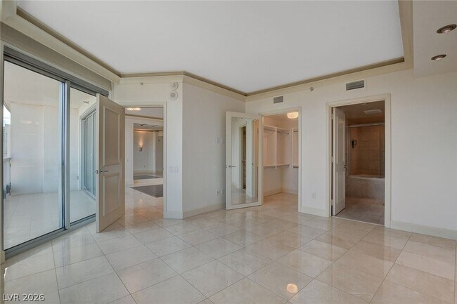 Building Photo - 322 E Karen Ave