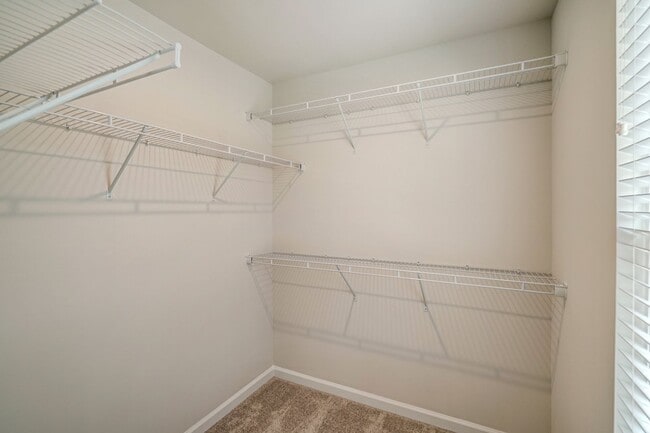 Building Photo - Wonderful townhome