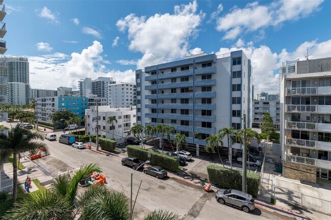 Building Photo - 1665 Bay Rd