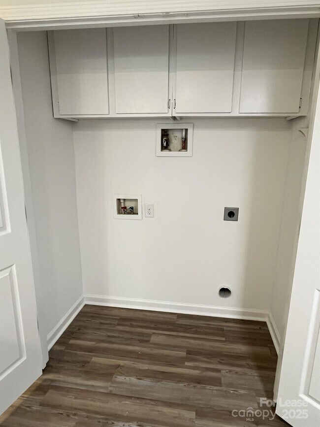 Building Photo - 311 Drury Dr